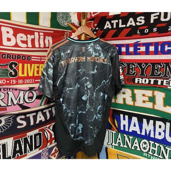 Bayern Munich | Men’s Large “Camo Edition” Jersey - Picture 7 of 7